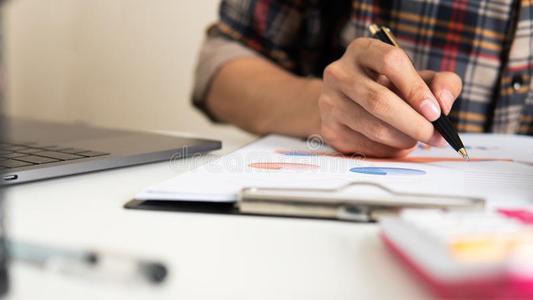 企業(yè)找代辦公司辦理資質(zhì)有什么好處？