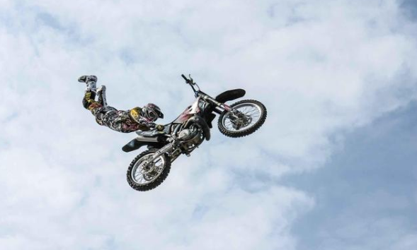 特殊重組用到極致！兩年內(nèi)，兩次吸收合并、三次股權(quán)劃轉(zhuǎn)