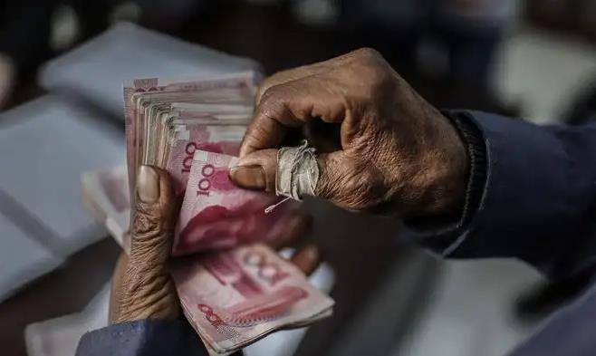 自然人、個(gè)人獨(dú)資企業(yè)、個(gè)體戶間房地產(chǎn)轉(zhuǎn)讓是否繳納土地增值稅、個(gè)人所得稅？